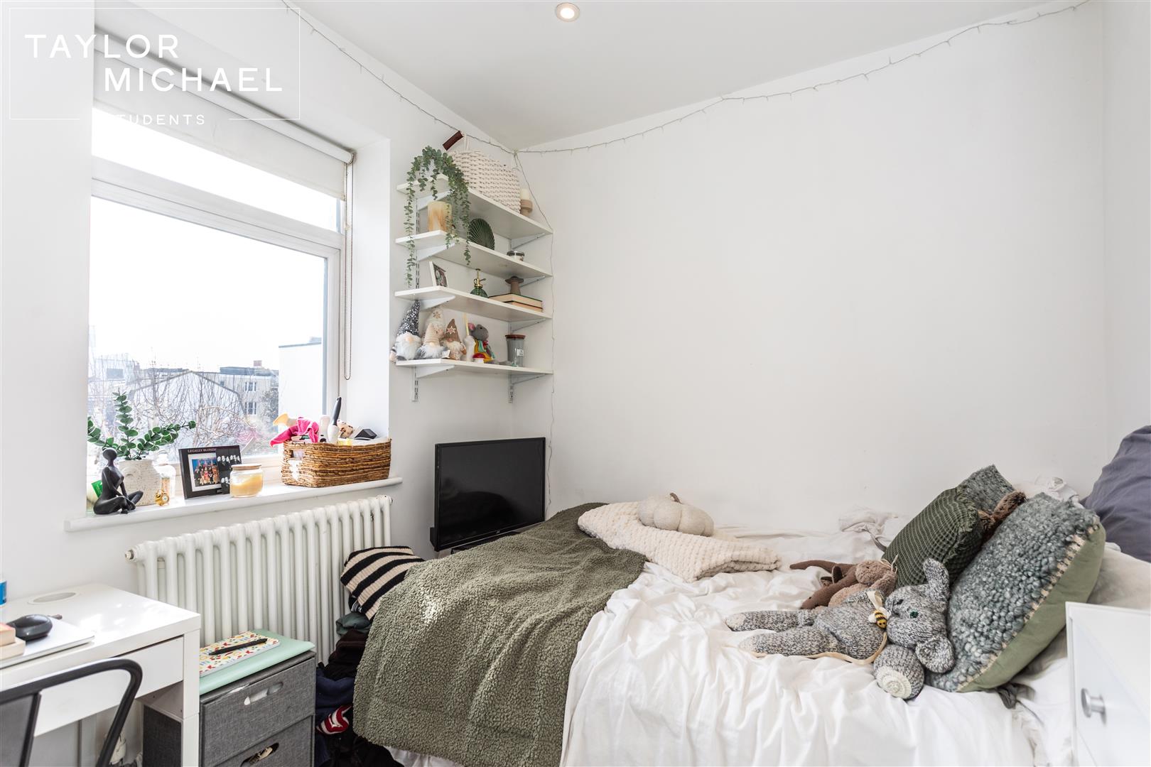 Upper Mais Bedroom